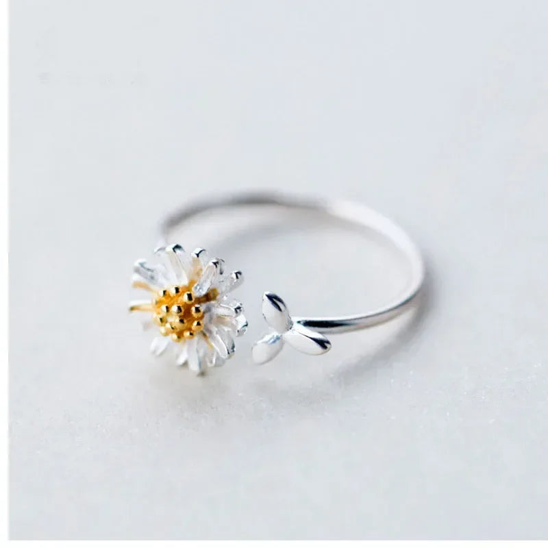 Vintage Daisy Flower Ring – Adjustable Romantic Floral Jewelry