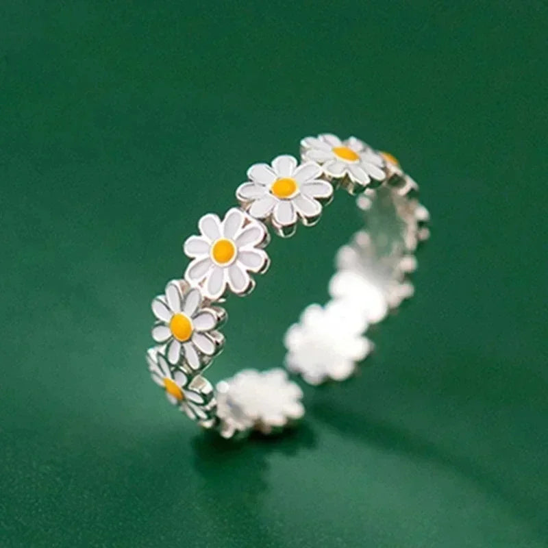Vintage Daisy Flower Ring – Adjustable Romantic Floral Jewelry