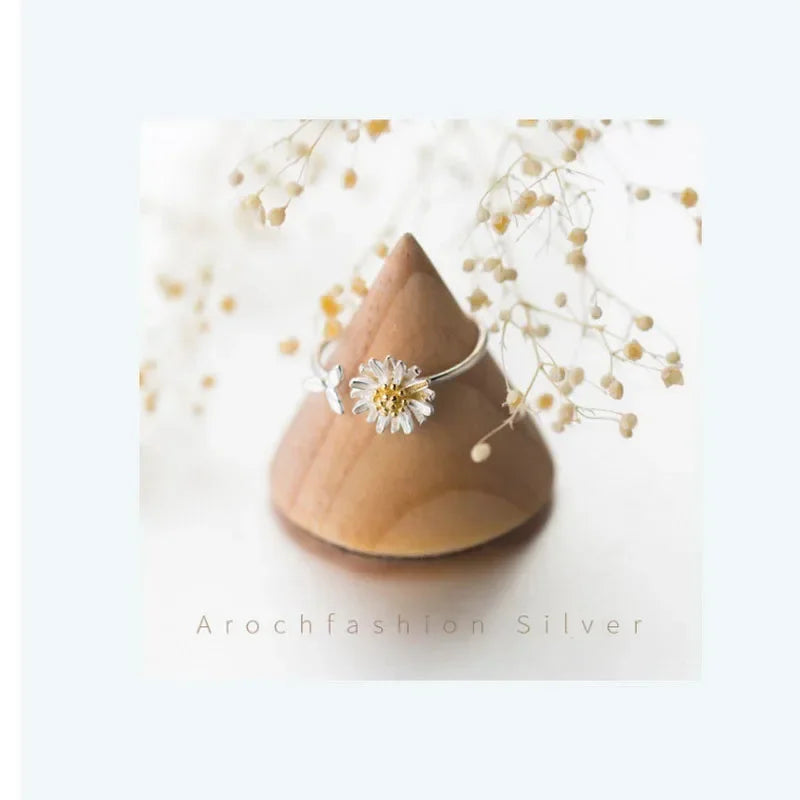 Vintage Daisy Flower Ring – Adjustable Romantic Floral Jewelry