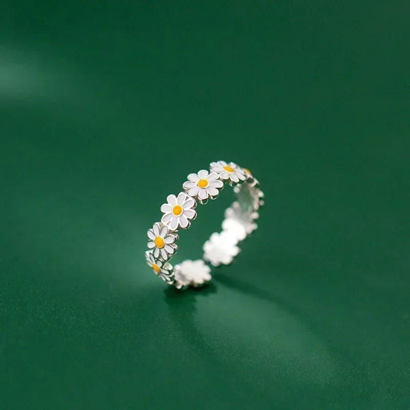 Vintage Daisy Flower Ring – Adjustable Romantic Floral Jewelry